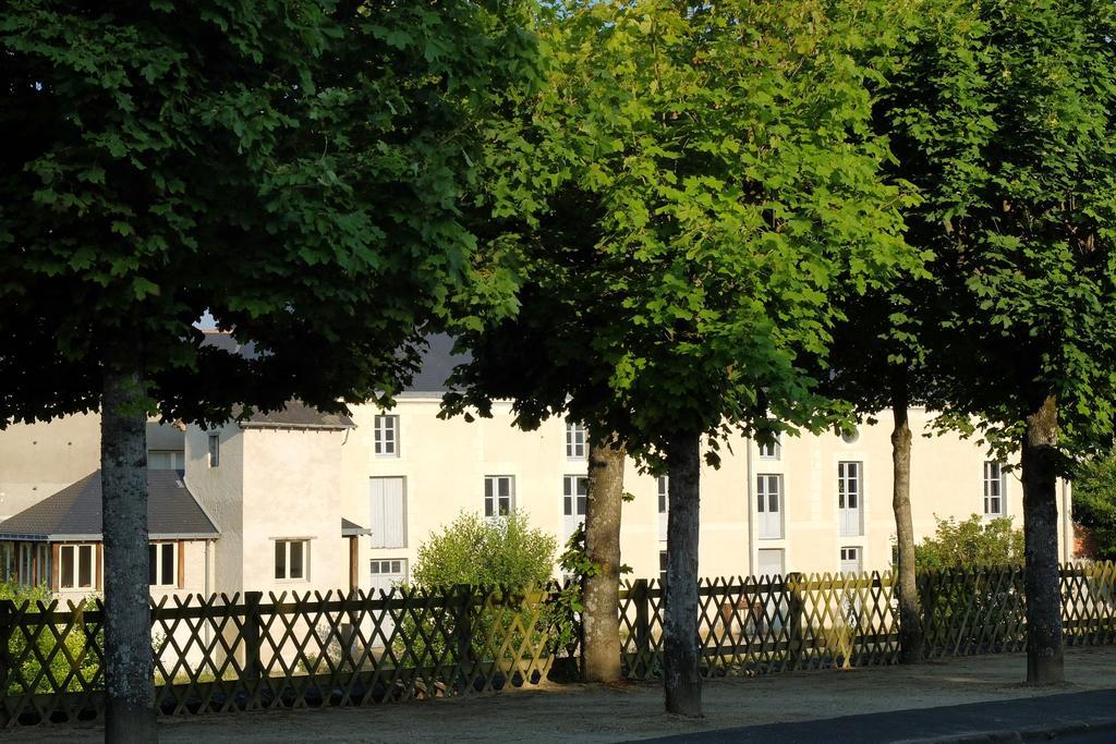 Gite Des Grands Moulins De Bauge Eksteriør billede